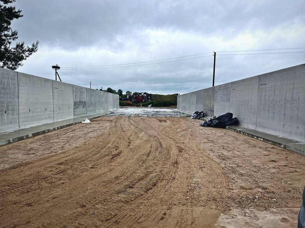 Silosinių bunkerių statybos darbai