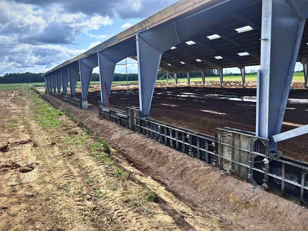 Žemės ūkio komplekso pastatas iš vidaus